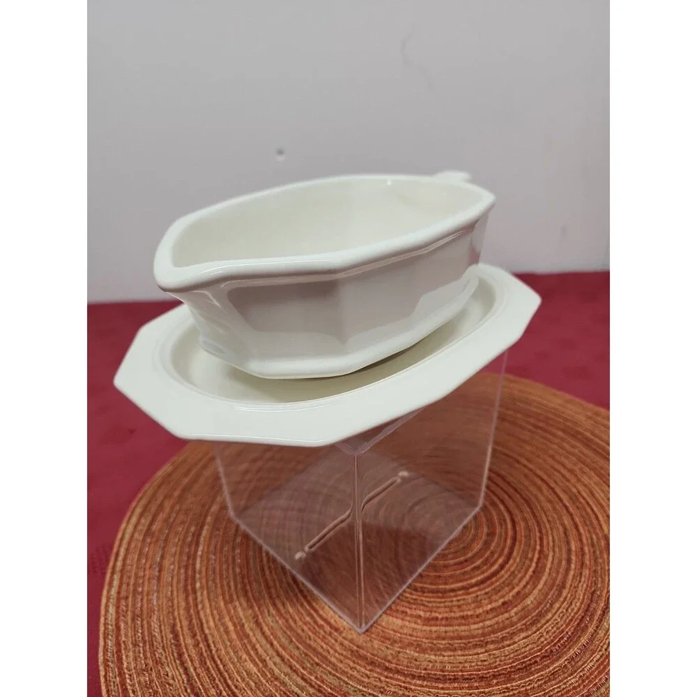 Pfaltzgraff Heritage White Gravy Boat And Underplate 16 Oz Made In The USA EUC